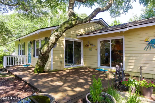 $525,000 | 110 Holly Road, Pine Knoll Shores, NC 28512