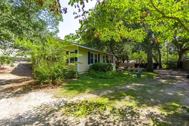 $525,000 | 110 Holly Road, Pine Knoll Shores, NC 28512
