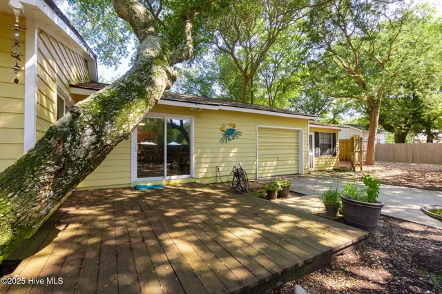 $525,000 | 110 Holly Road, Pine Knoll Shores, NC 28512