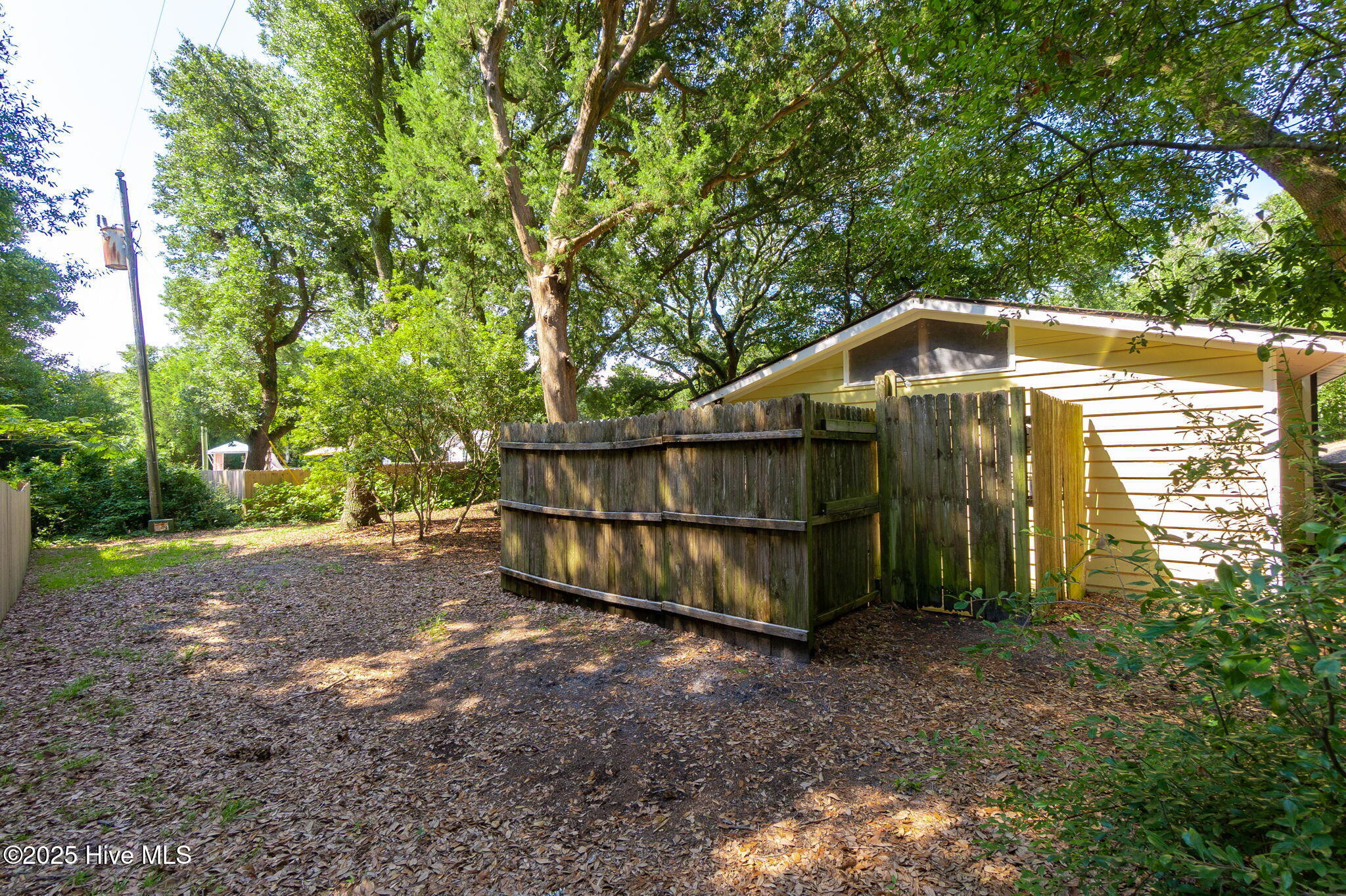 110 Holly Road Pine Knoll Shores, NC 28512 - Photo 7 of 30 7-web-or-mls-cchadwick-visuals-110-holly