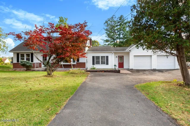 $349,900 | 542 Mcchesney Ave Extension, Brunswick, NY 12180