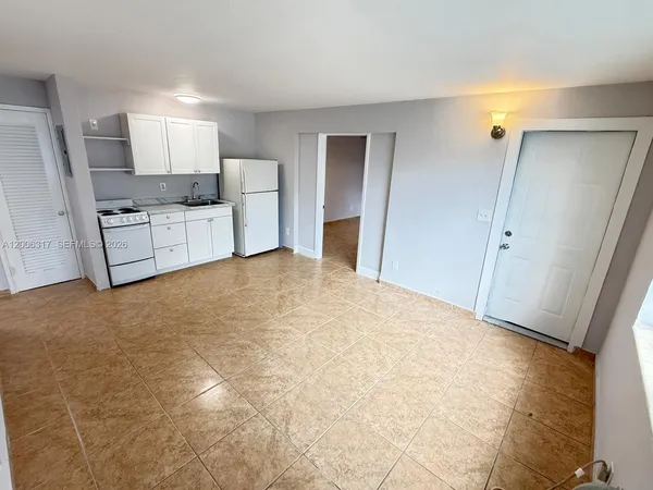 $1,700 | 1834 Harding Street, Unit 4, Hollywood, FL 33020
