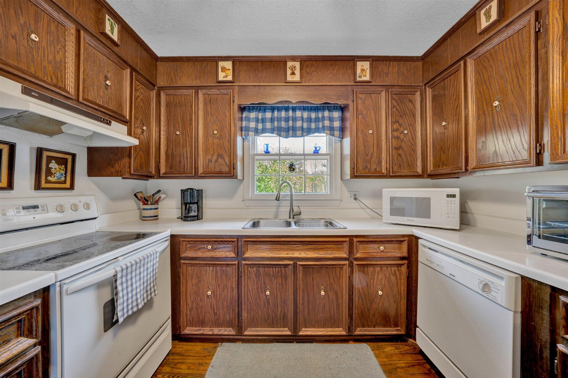 155 Pine Valley Road Bassett, VA 24055 - Photo 9 of 35 08-DSC00028