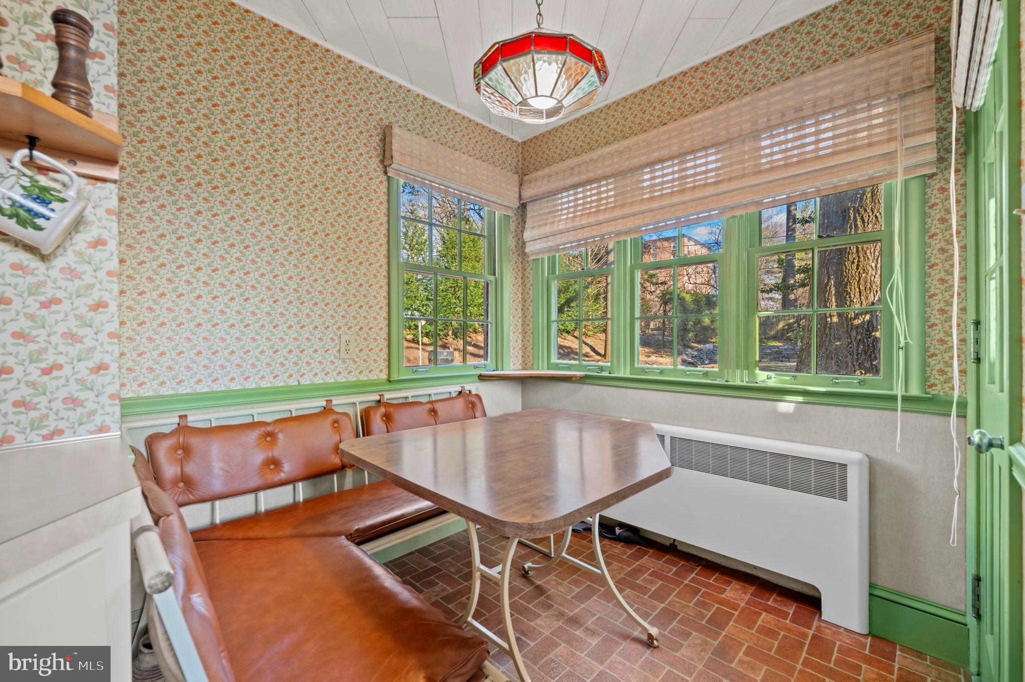 1500 Farr Road Reading, PA 19607 - Photo 20 of 35 Absolutely great breakfast, lunch and dinner nook!