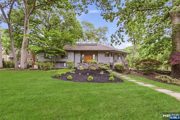 $1,475,000 | 565 Green Lane, River Vale, NJ 07675
