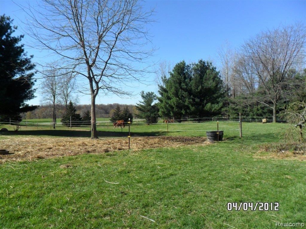 7025 Colonial Way Howell, MI 48855 - Photo 13 of 13 SAM_2005.JPG