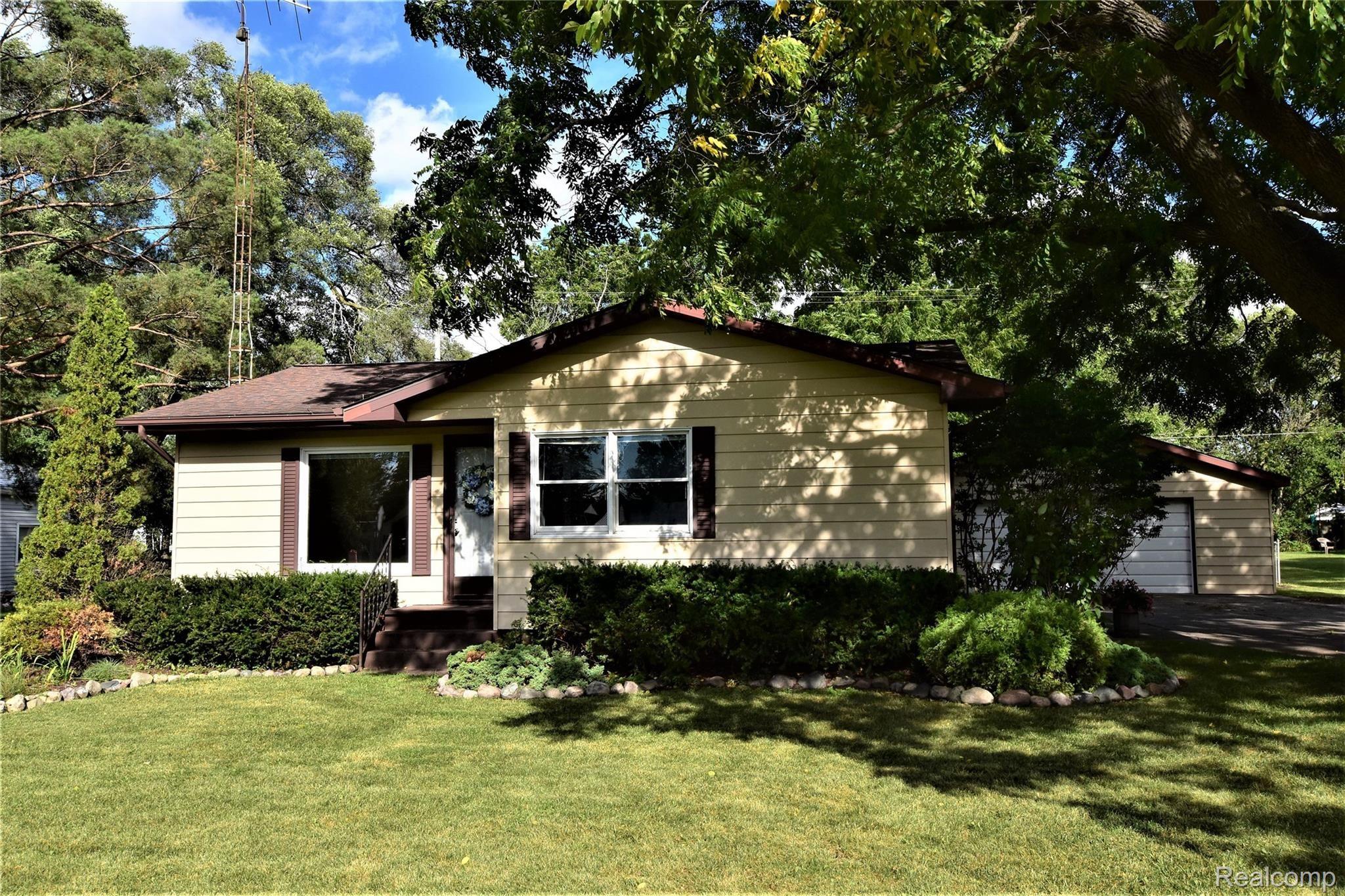 4441 Van Slyke Road Flint, MI 48507 - Photo 1 of 17 DSC_0073.JPG