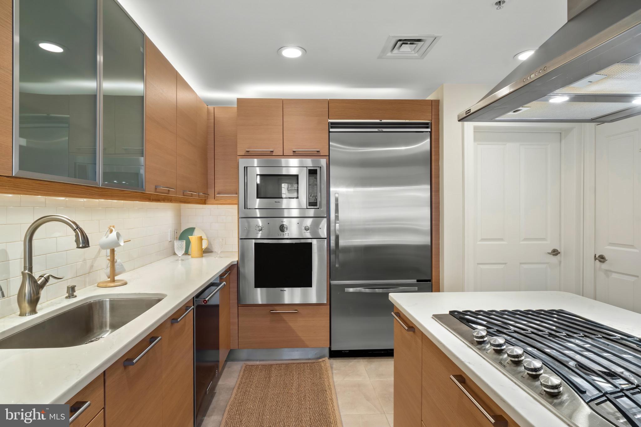 801 Key Highway, Unit 130 Baltimore, MD 21230 - Photo 17 of 52 Gourmet Kitchen with Viking Appliances