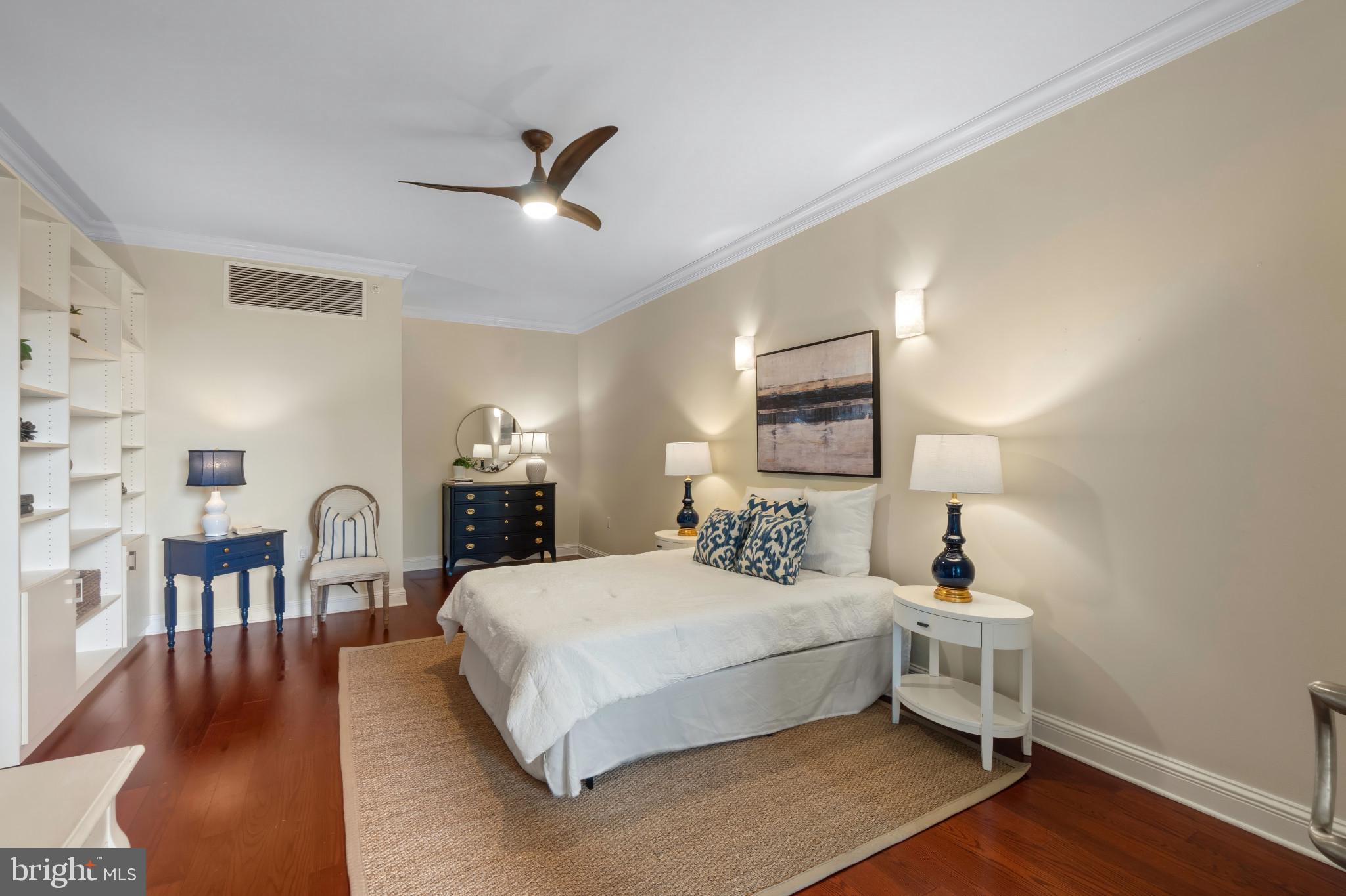 801 Key Highway, Unit 130 Baltimore, MD 21230 - Photo 24 of 52 Primary Bedroom with Sitting Area