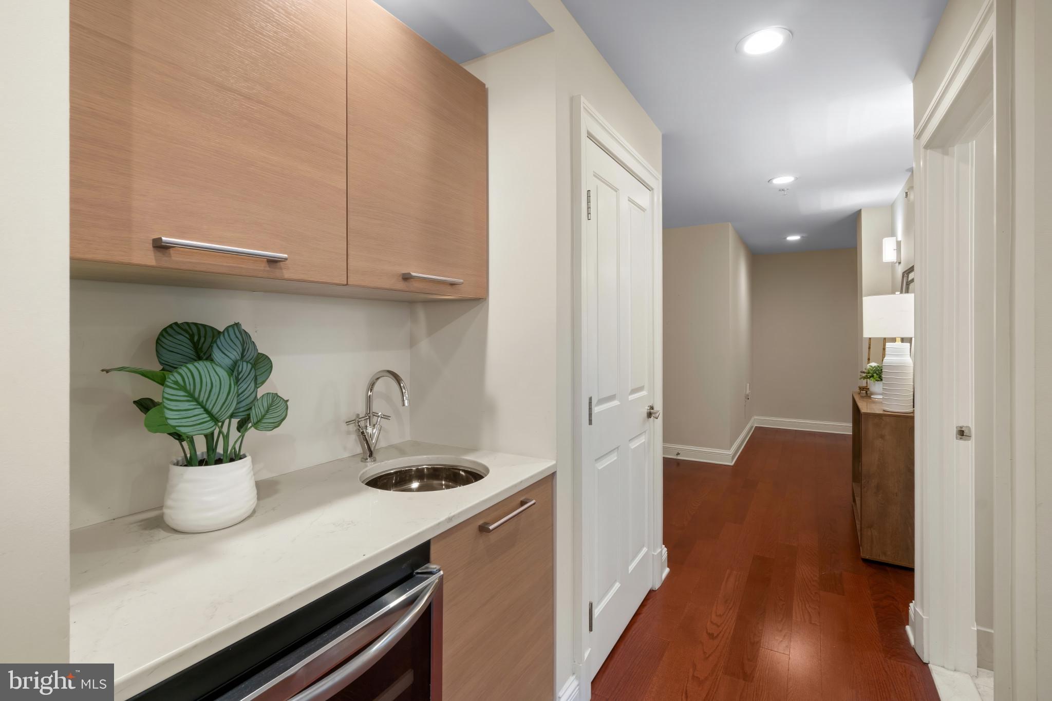 801 Key Highway, Unit 130 Baltimore, MD 21230 - Photo 9 of 52 Wet Bar