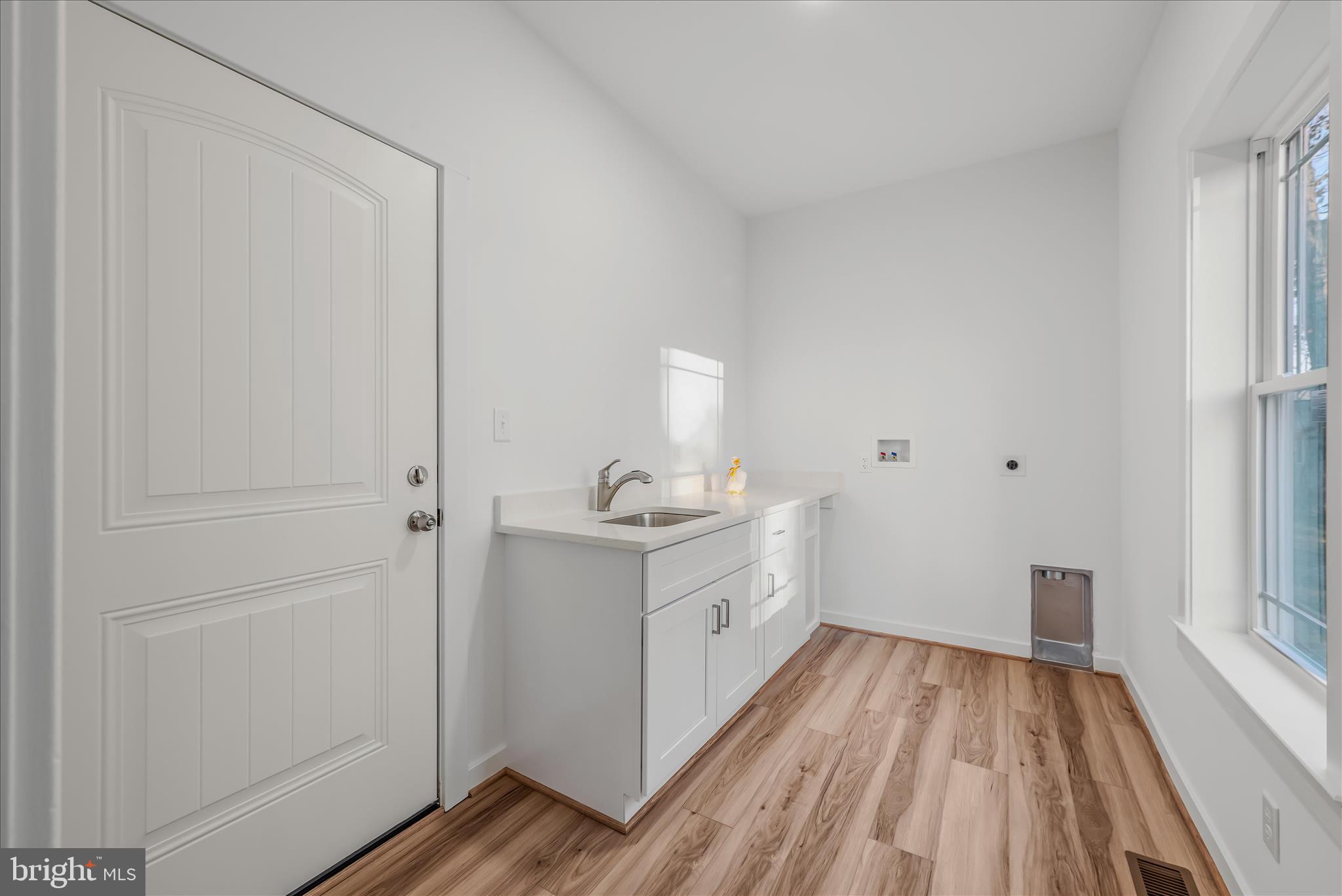 232 Oak Hill Road Berkeley Springs, WV 25411 - Photo 23 of 34 Bath & Laundry Room