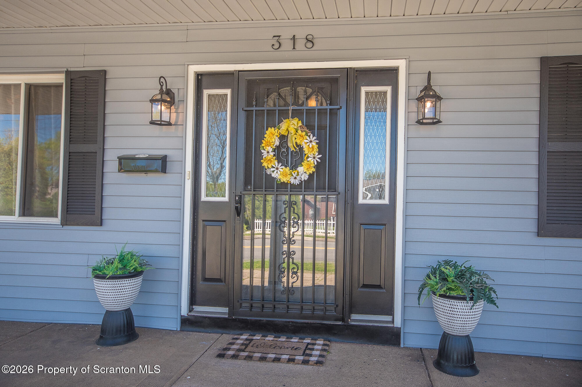 318 Main Street Moosic, PA 18507 - Photo 3 of 45 DSC_6069