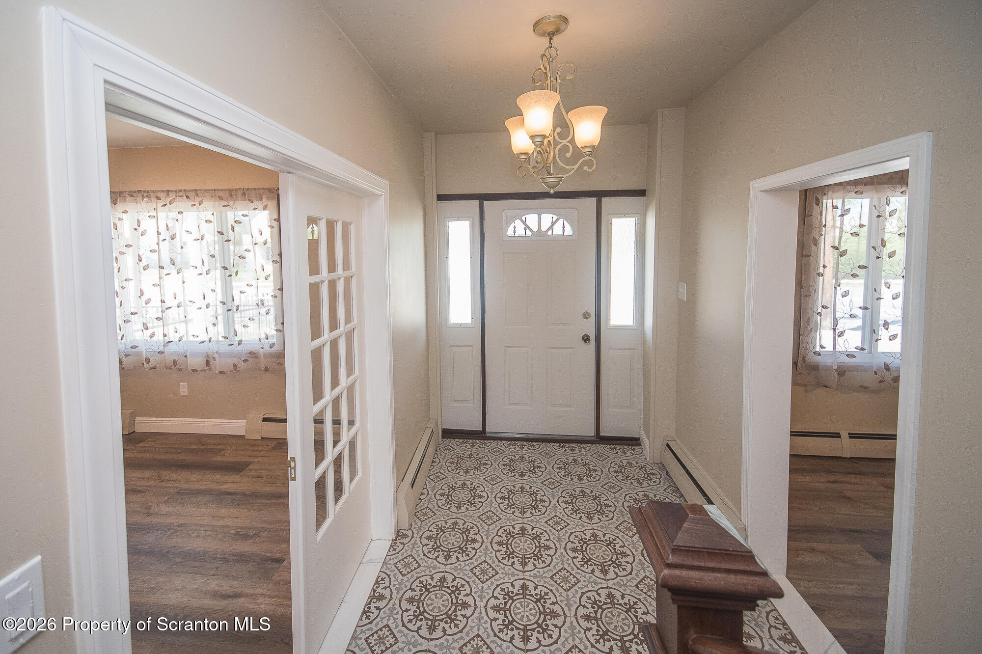 318 Main Street Moosic, PA 18507 - Photo 6 of 45 Foyer