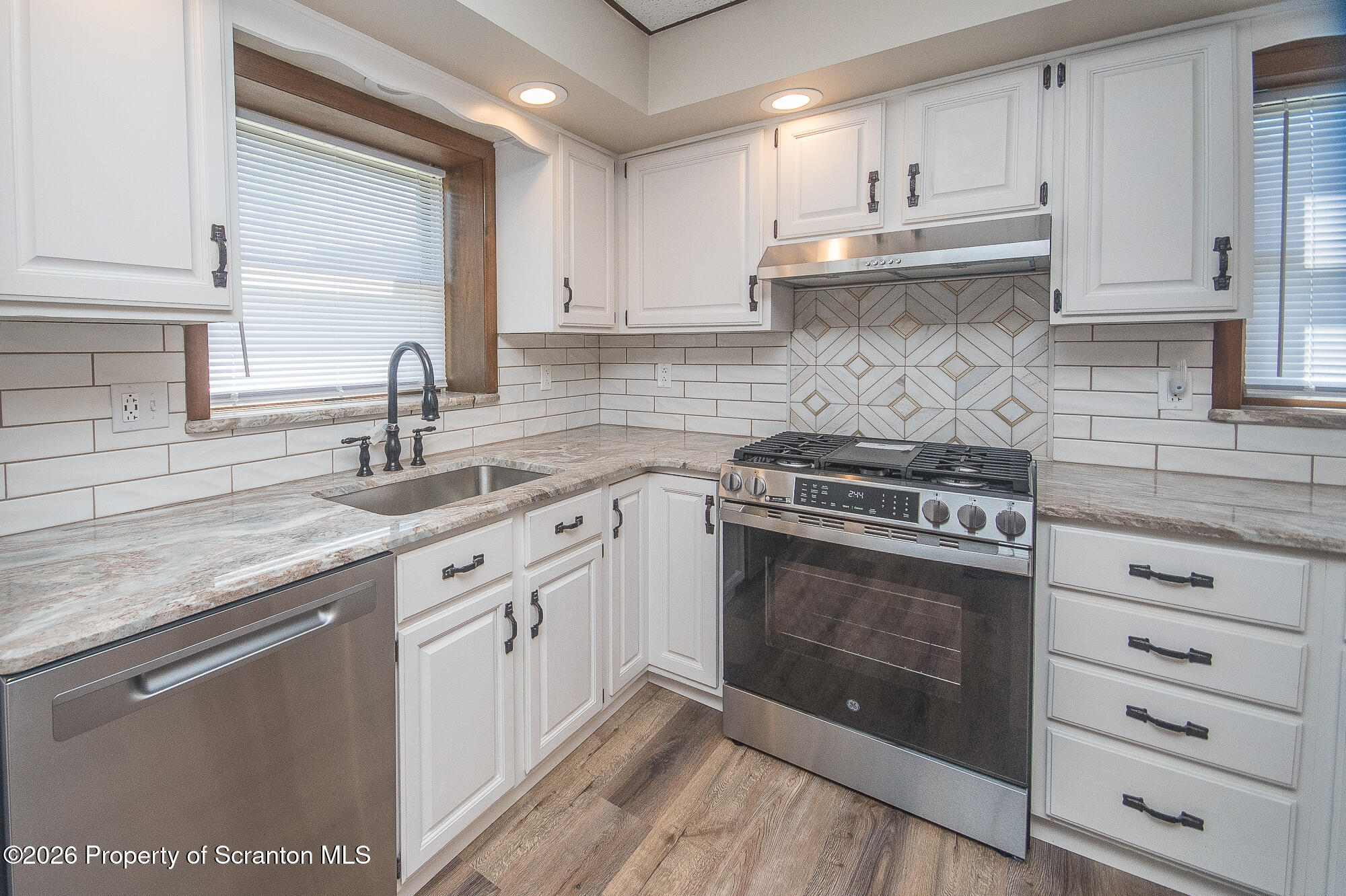 318 Main Street Moosic, PA 18507 - Photo 9 of 45 Kitchen