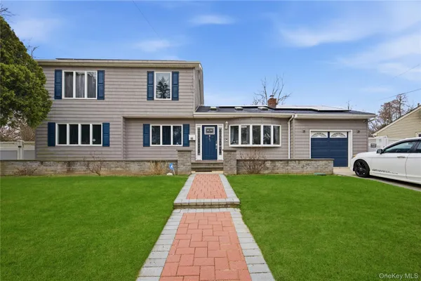 $1,250,000 | 32 Landscape Drive, Wheatley Heights, NY 11798