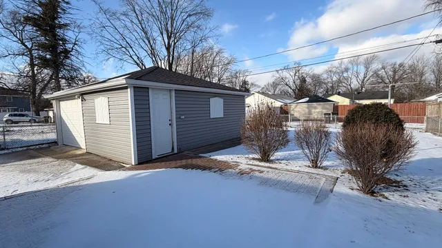 $1,950 | 3528 Adams Street, Lansing, IL 60438