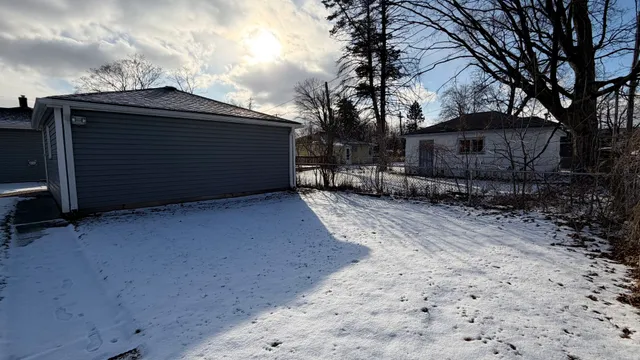 $1,950 | 3528 Adams Street, Lansing, IL 60438