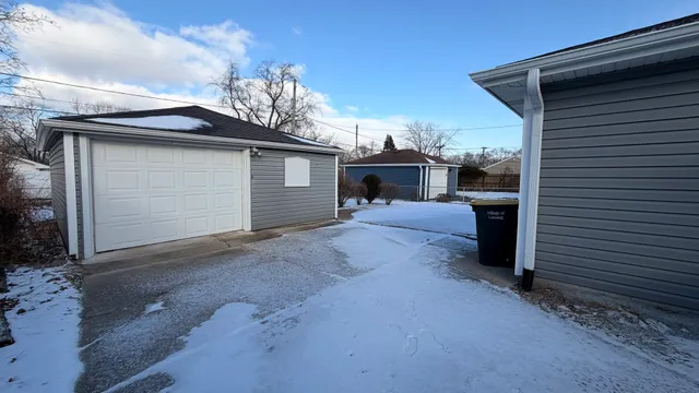 $1,950 | 3528 Adams Street, Lansing, IL 60438