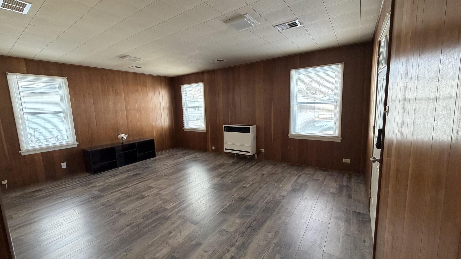 3528 Adams Street Lansing, IL 60438 - Photo 4 of 21