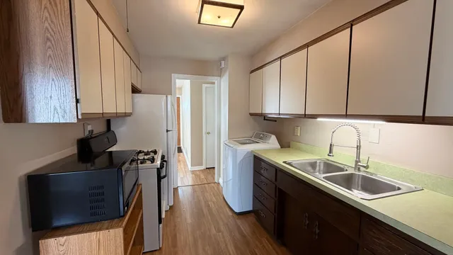 $1,950 | 3528 Adams Street, Lansing, IL 60438