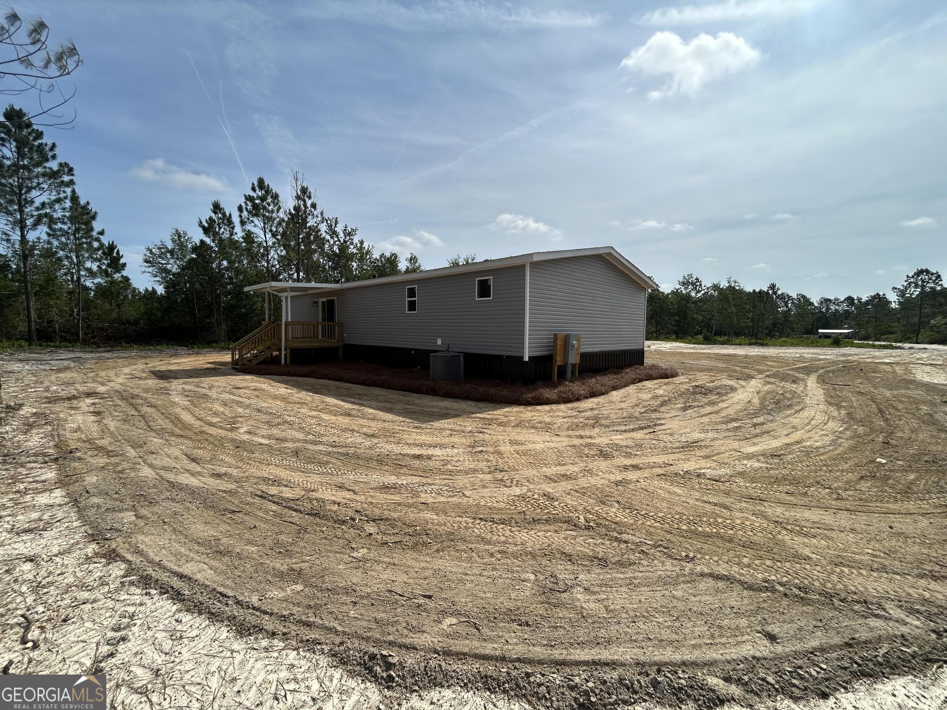 640 Elmer Thrift Road Waycross, GA 31503 - Photo 4 of 23 a view of a terrace