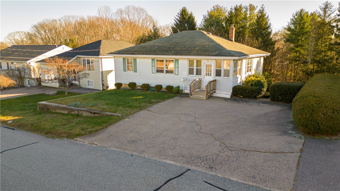 25 Batterson Avenue Westerly, RI 02891 - Photo 4 of 33