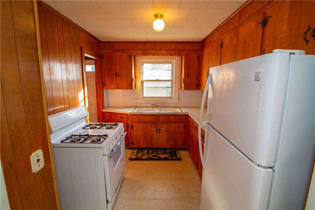 25 Batterson Avenue Westerly, RI 02891 - Photo 8 of 33