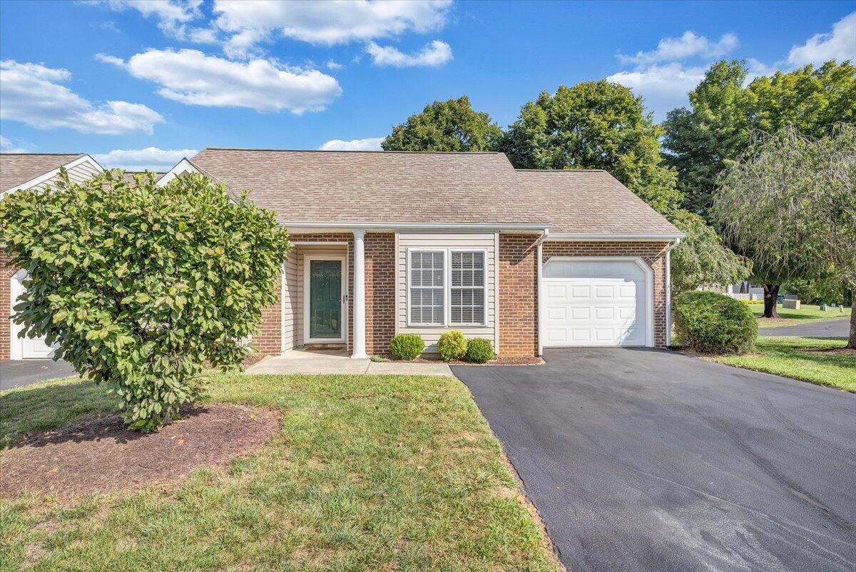 8607 Little Hoop Road Roanoke, VA 24019 - Photo 1 of 32 01-MIB07990