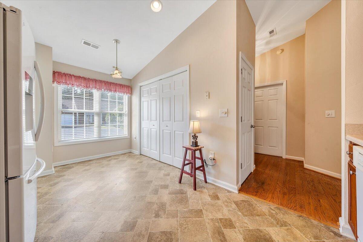 8607 Little Hoop Road Roanoke, VA 24019 - Photo 4 of 32 04-MIB07960