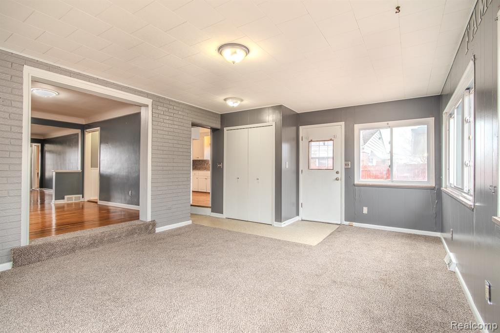 21135 Virginia Avenue Eastpointe, MI 48021 - Photo 9 of 33