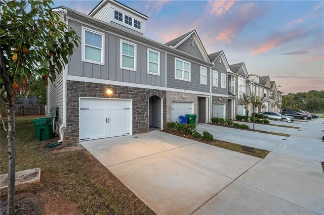 $2,195 | 5820 Calle Vista Drive, Lithonia, GA 30058