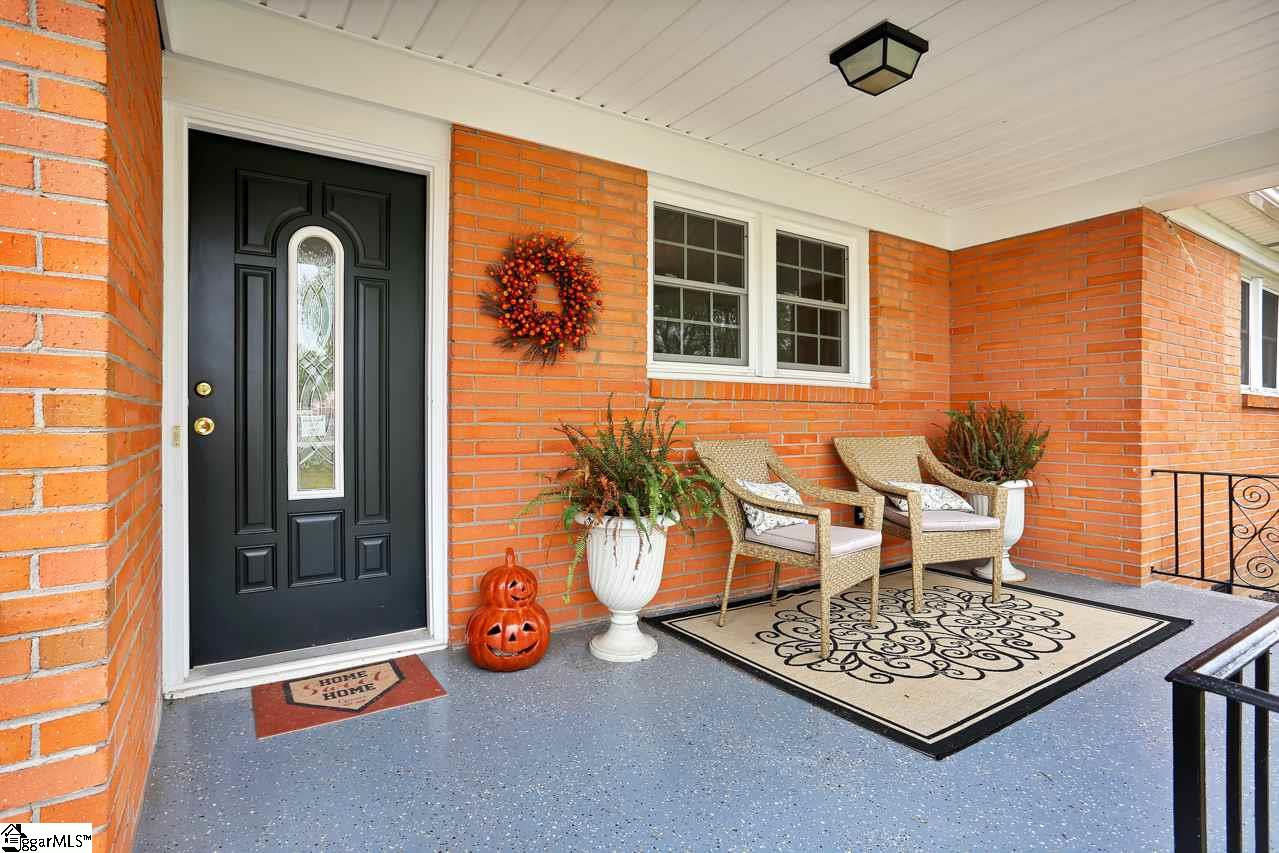 2014 East Lee Road Taylors, SC 29687 - Photo 3 of 30 Gallery Image 3