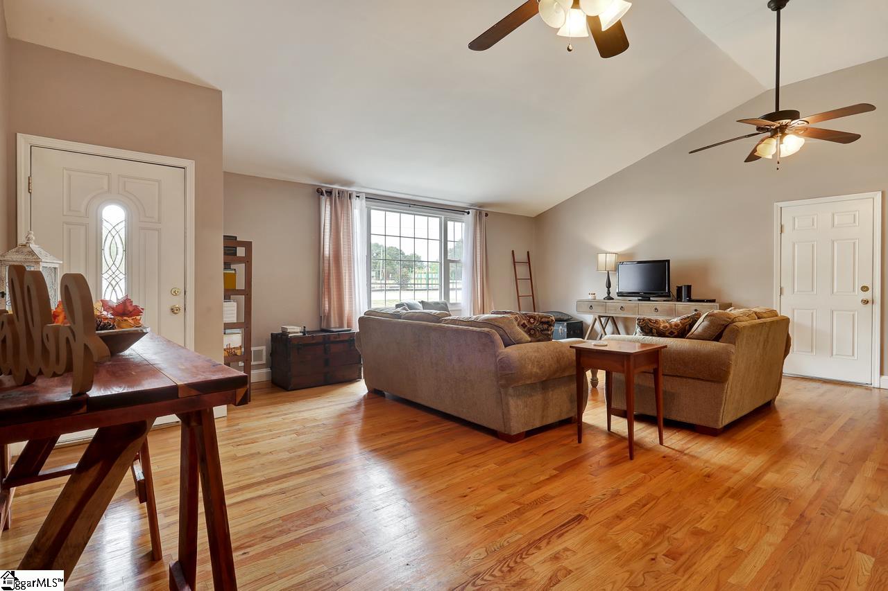 2014 East Lee Road Taylors, SC 29687 - Photo 5 of 30 Gallery Image 5