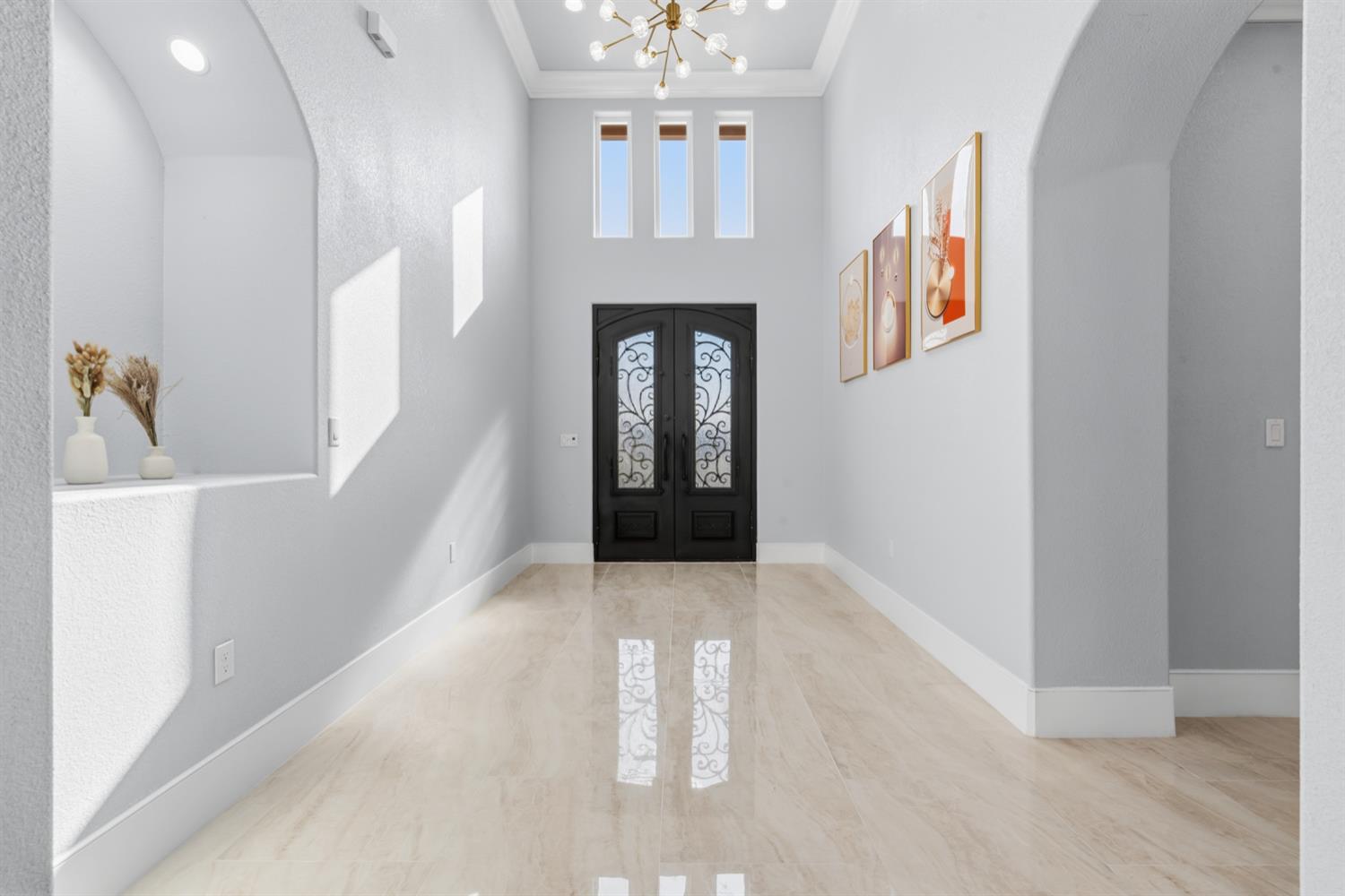 2009 Robin Hood Lane Merced, CA 95340 - Photo 6 of 50 a view of entryway and hallway