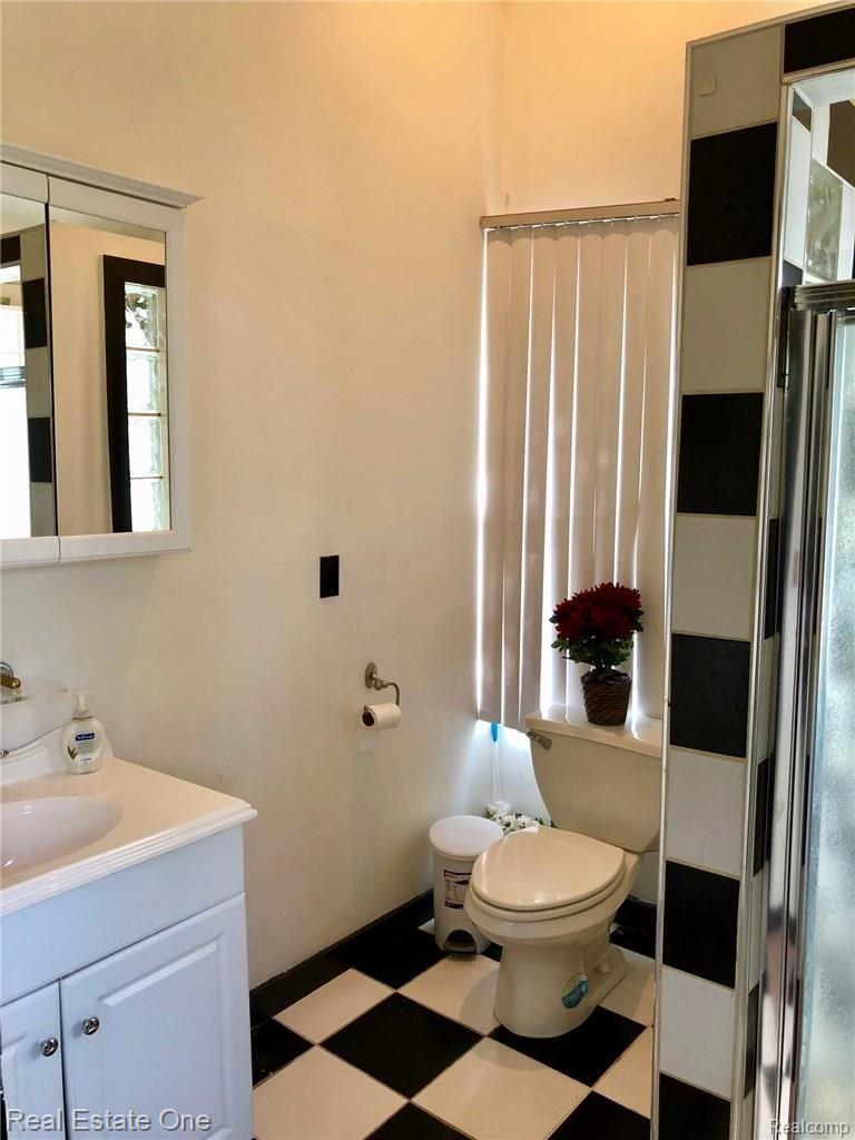 261 Ora Road Oxford, MI 48371 - Photo 16 of 17 ORABATH1.jpg