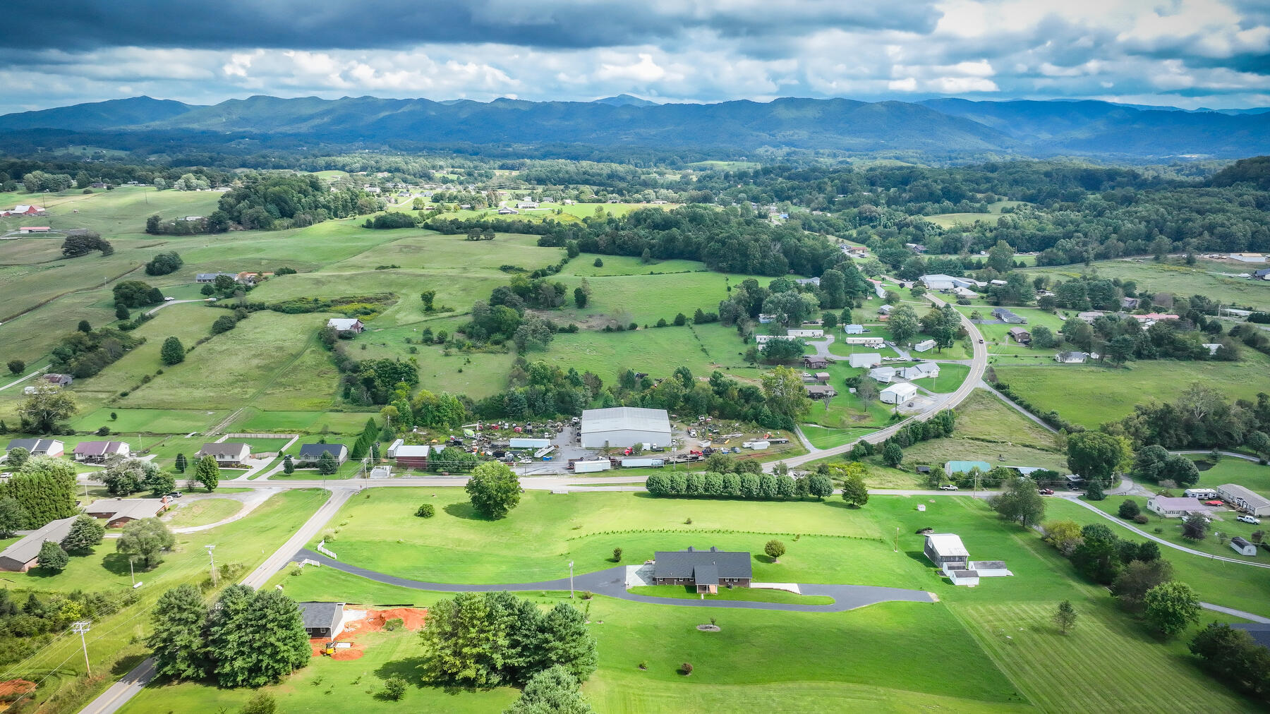 121 Charlie Hoss Road Jonesborough, TN 37659 - Photo 6 of 54 121 Charlie Hoss Road pic 5
