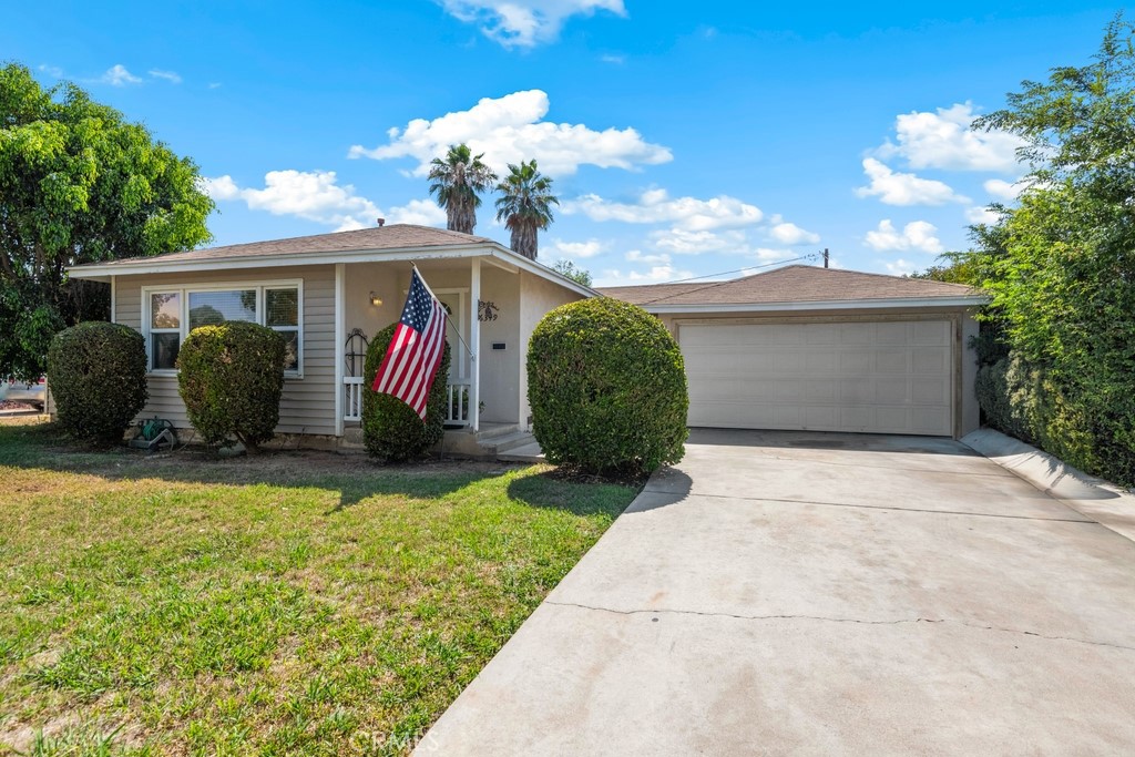 a view of outdoor space yard and patio