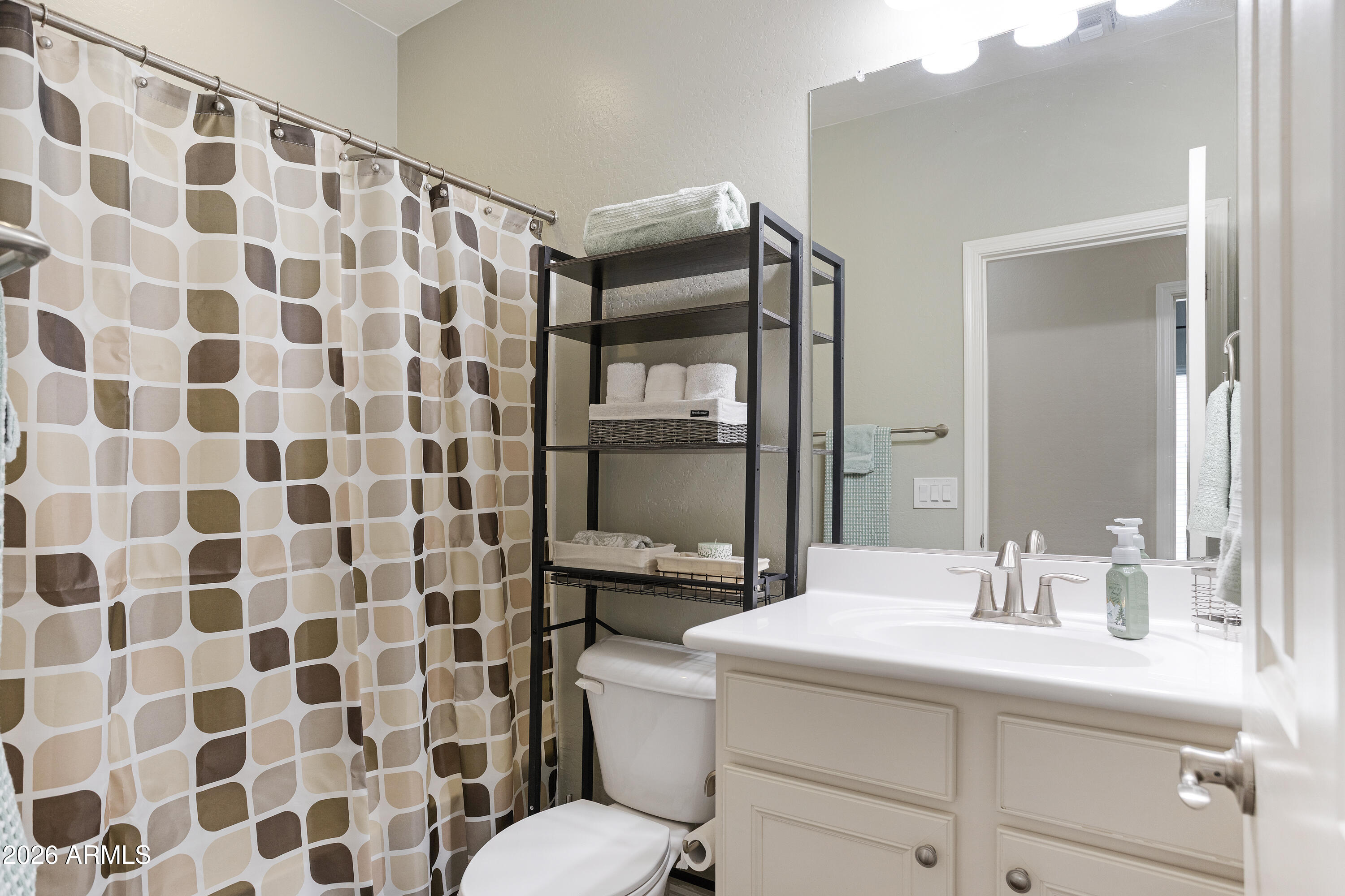 2735 East Hickory Street Gilbert, AZ 85298 - Photo 11 of 21 Bathroom 2