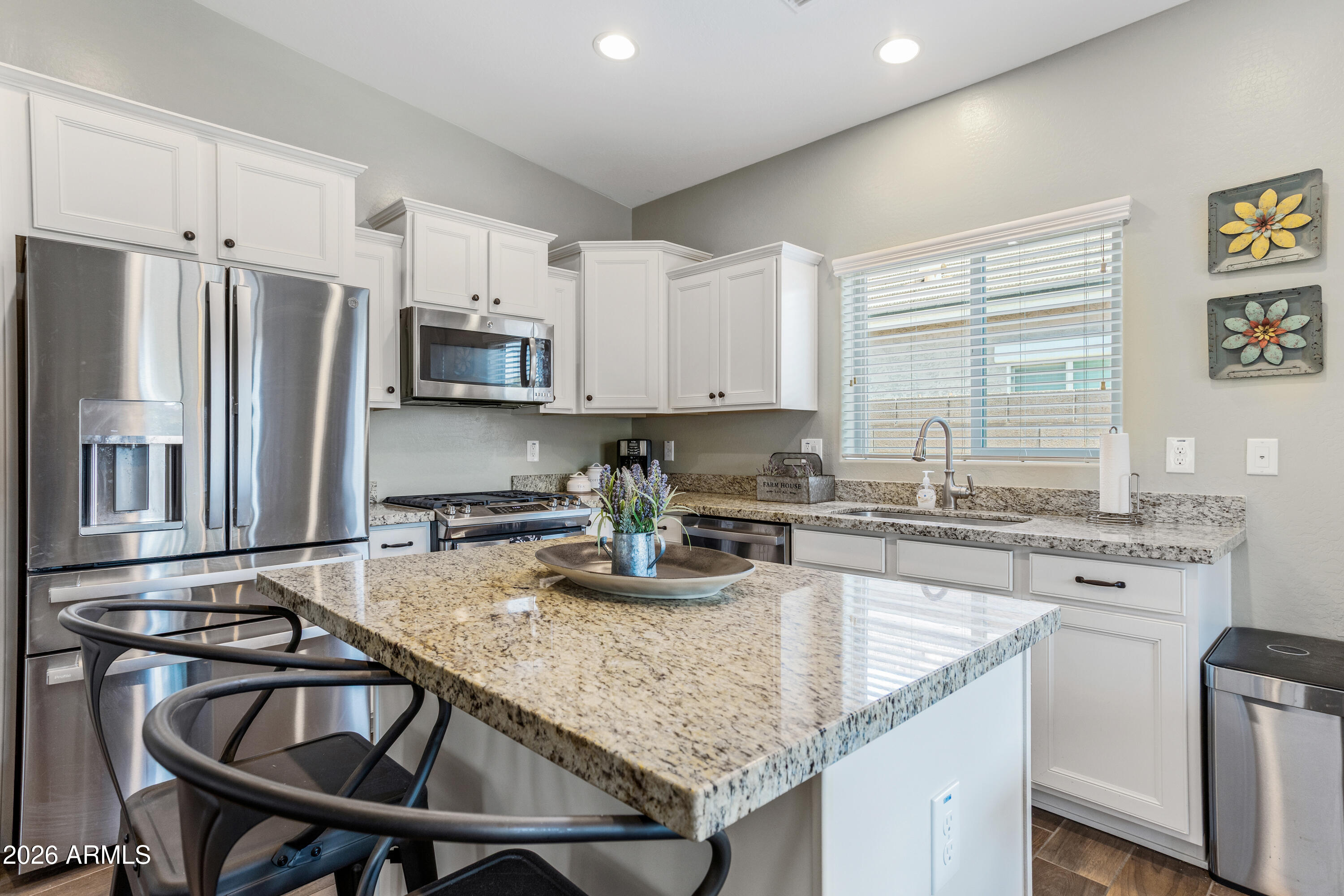 2735 East Hickory Street Gilbert, AZ 85298 - Photo 4 of 21 Kitchen Island