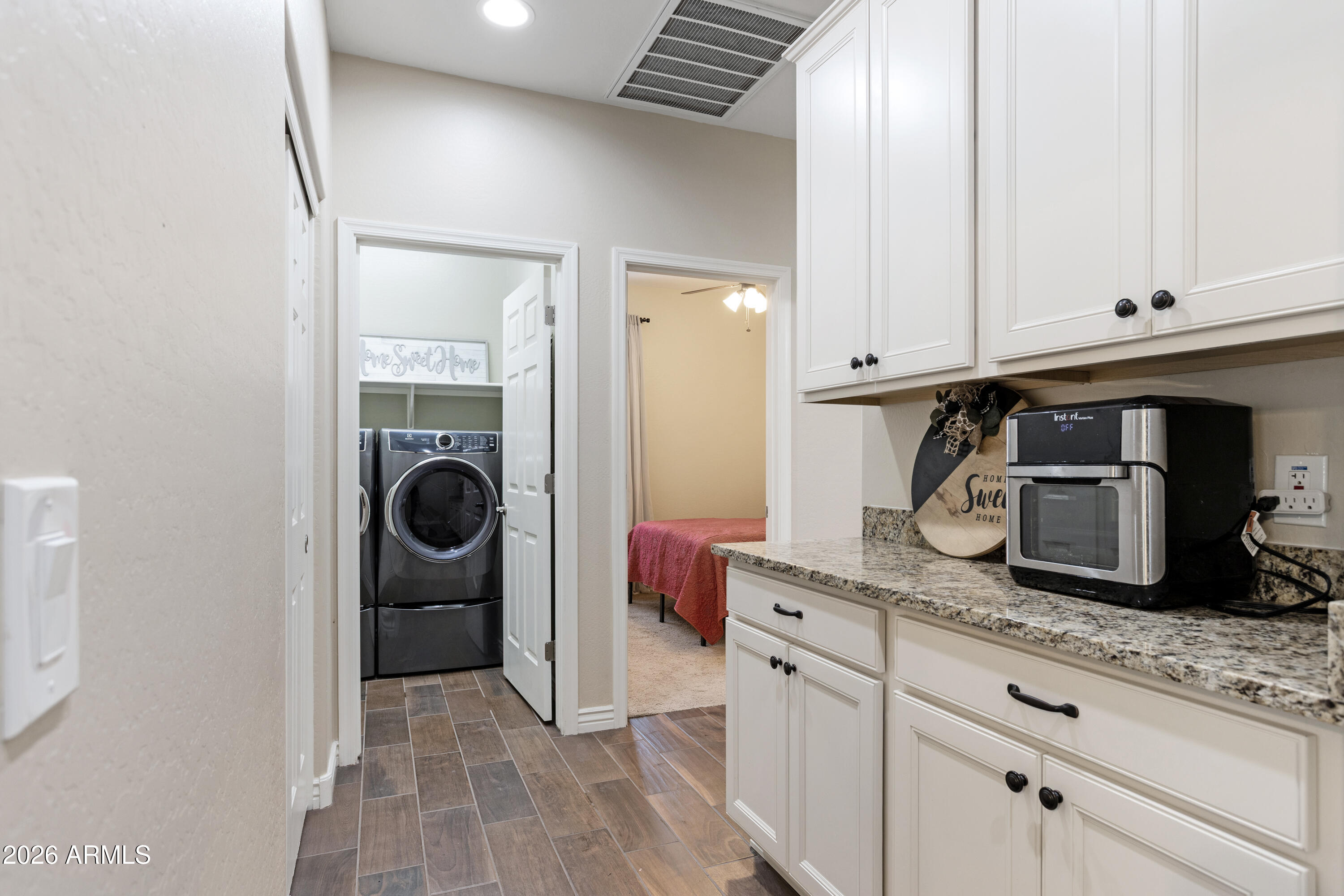 2735 East Hickory Street Gilbert, AZ 85298 - Photo 7 of 21 Hallway