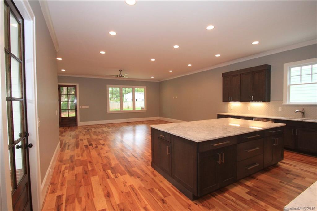 322 Mill Road Charlotte, NC 28216 - Photo 8 of 22