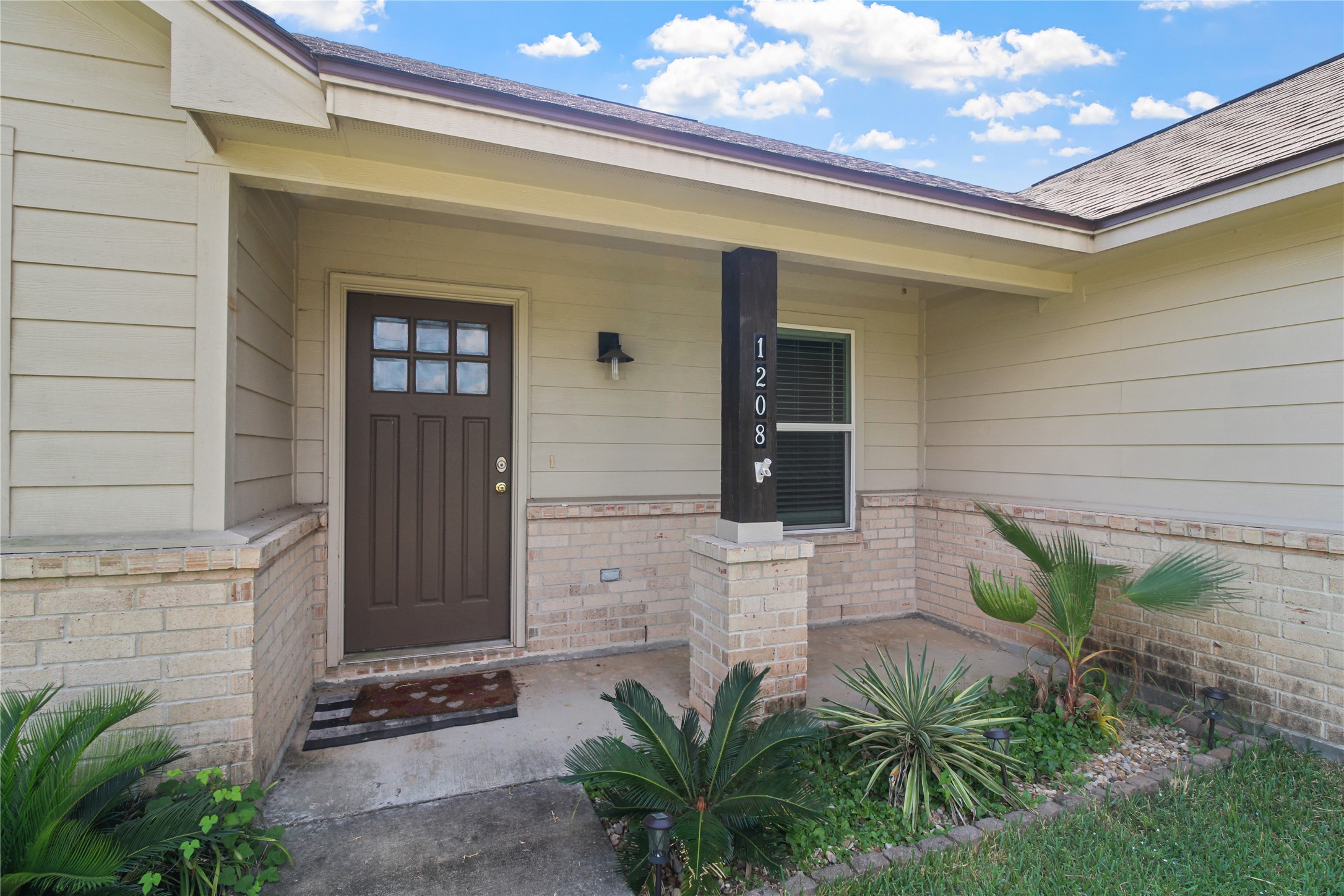 1208 East Henderson Road Angleton, TX 77515 - Photo 27 of 29 Front door view and patio