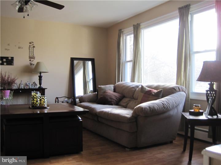 349 Chapel Heights Road Sewell, NJ 08080 - Photo 5 of 17 Living Room