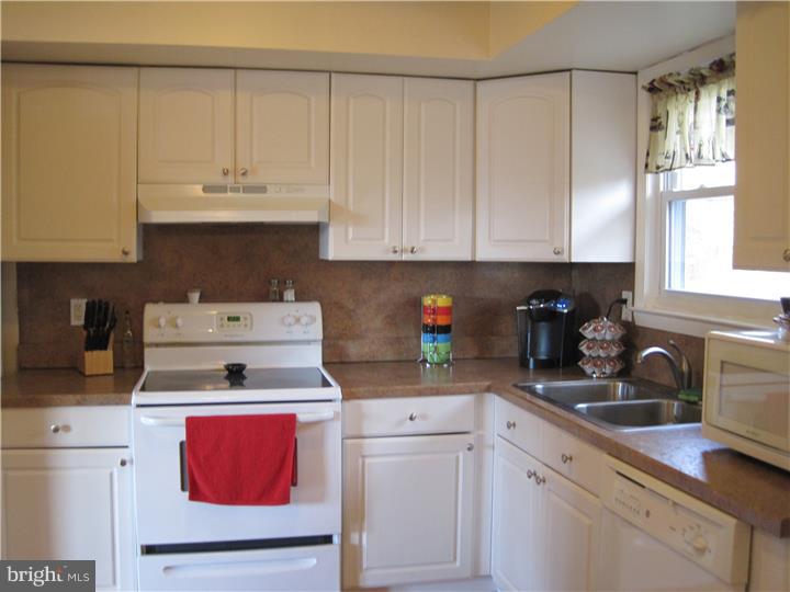 349 Chapel Heights Road Sewell, NJ 08080 - Photo 9 of 17 Kitchen