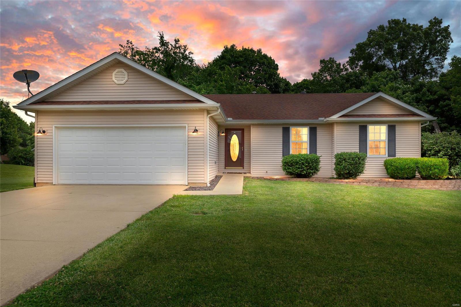 207 Falcon Pointe Valmeyer, IL 62295 - Photo 1 of 49