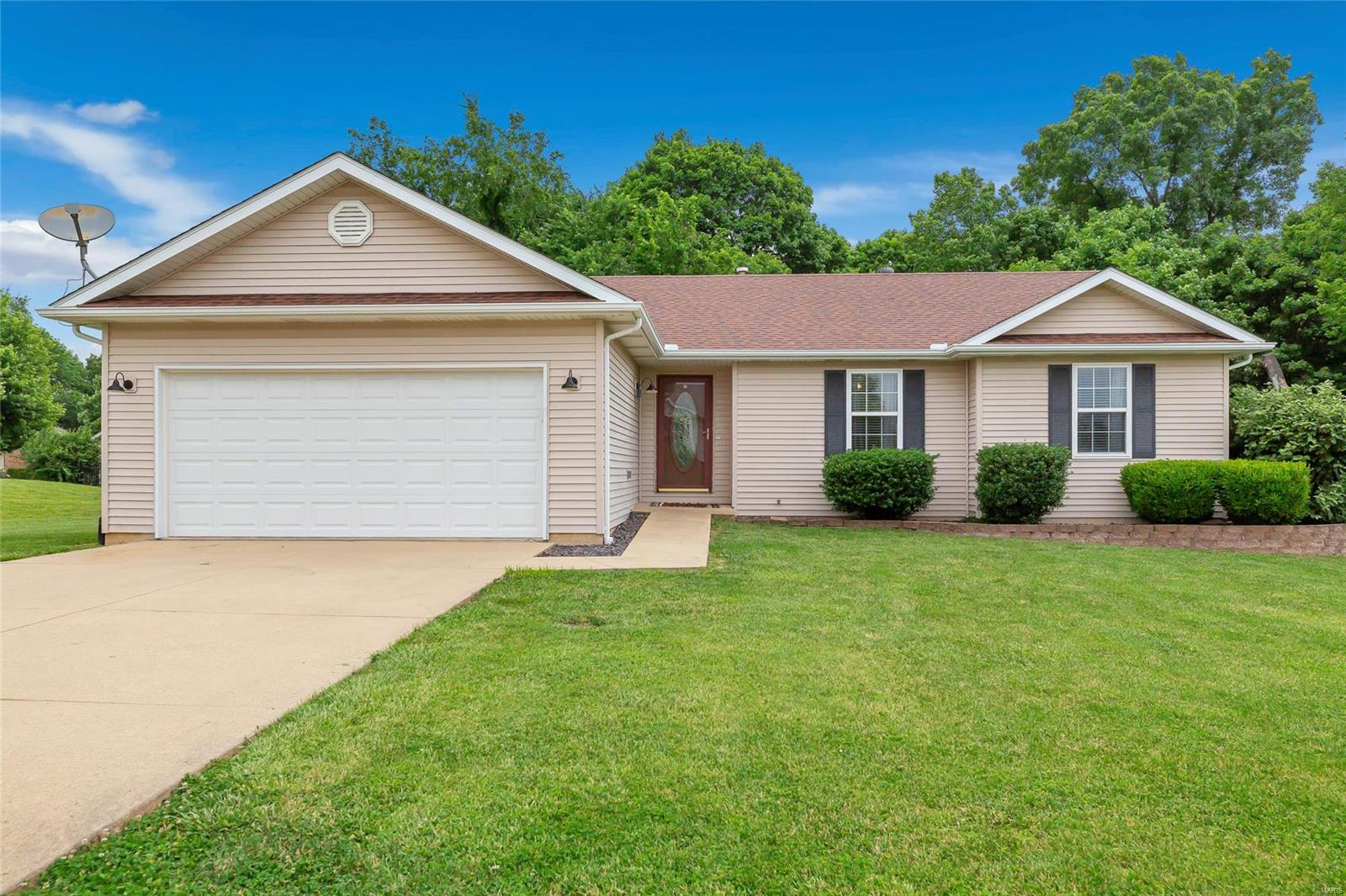 207 Falcon Pointe Valmeyer, IL 62295 - Photo 2 of 49