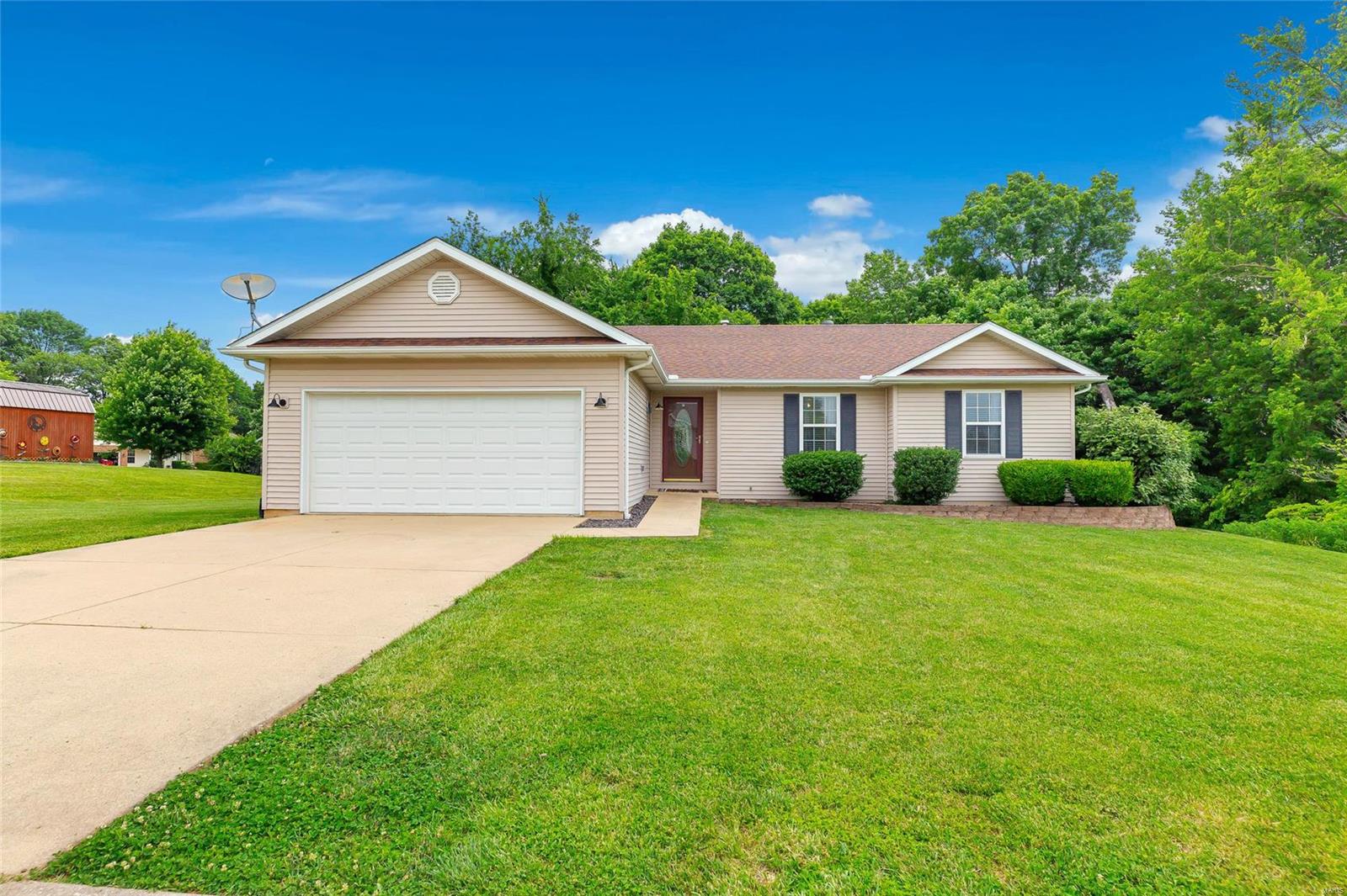 207 Falcon Pointe Valmeyer, IL 62295 - Photo 3 of 49