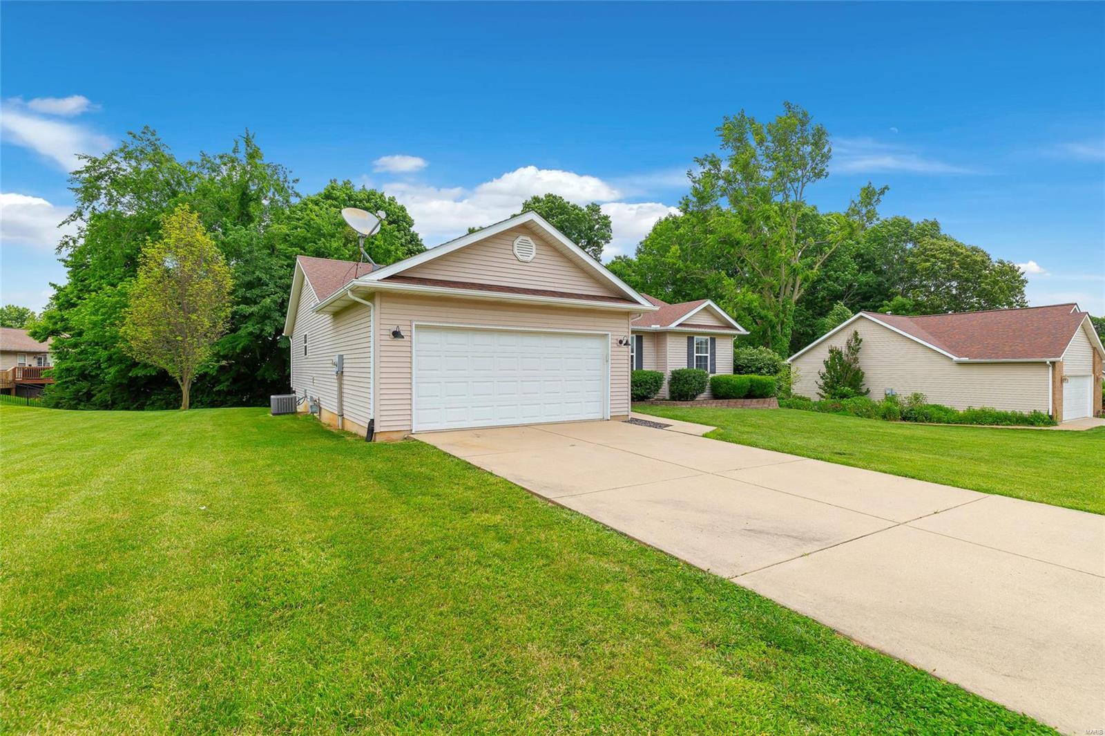 207 Falcon Pointe Valmeyer, IL 62295 - Photo 5 of 49