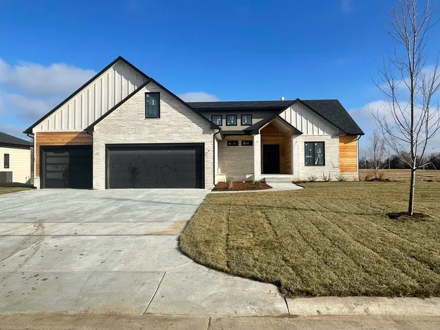 $899,900 | 4514 North Cimarron Circle, Wichita, KS 67205