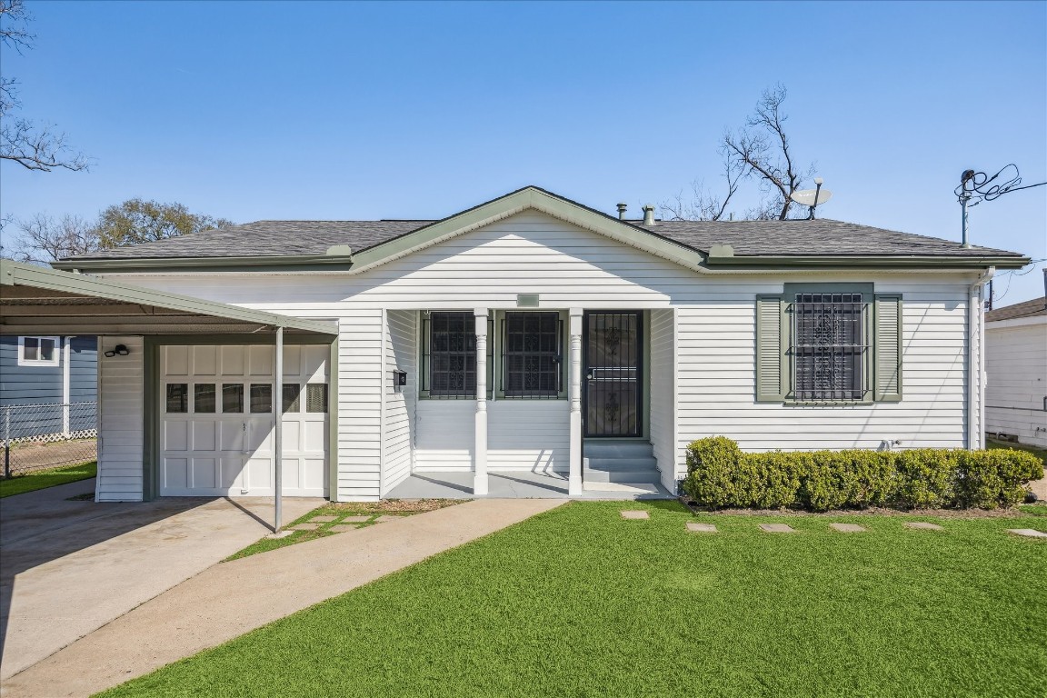 Welcome to the best home in Colonial Gardens, 1115 Post Street.